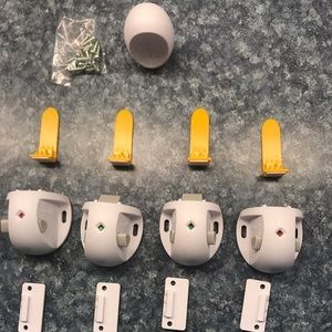 Safety 1st Adhesive magnetic locking system